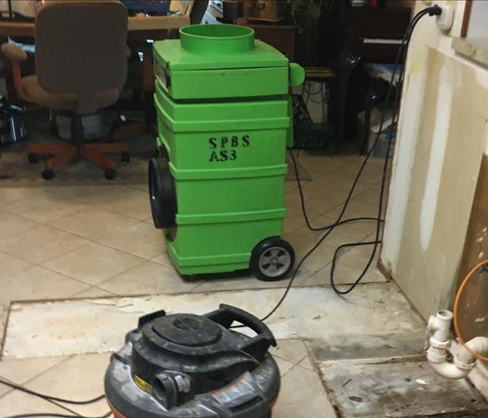 Green air scrubber in a dining room